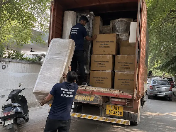 loading and unloading packers movers